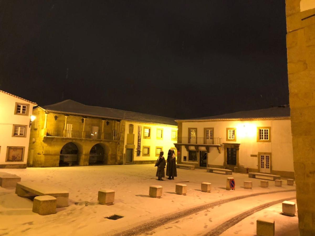 Готель Casa Da Praca Міранда-ду-Дору Екстер'єр фото